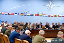Vojensk vbor NATO o opercich a reforme veliteskch truktr
